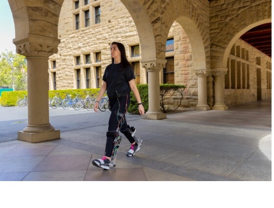Desarrollan exoesqueleto que aumenta la velocidad al caminar y reduce el esfuerzo