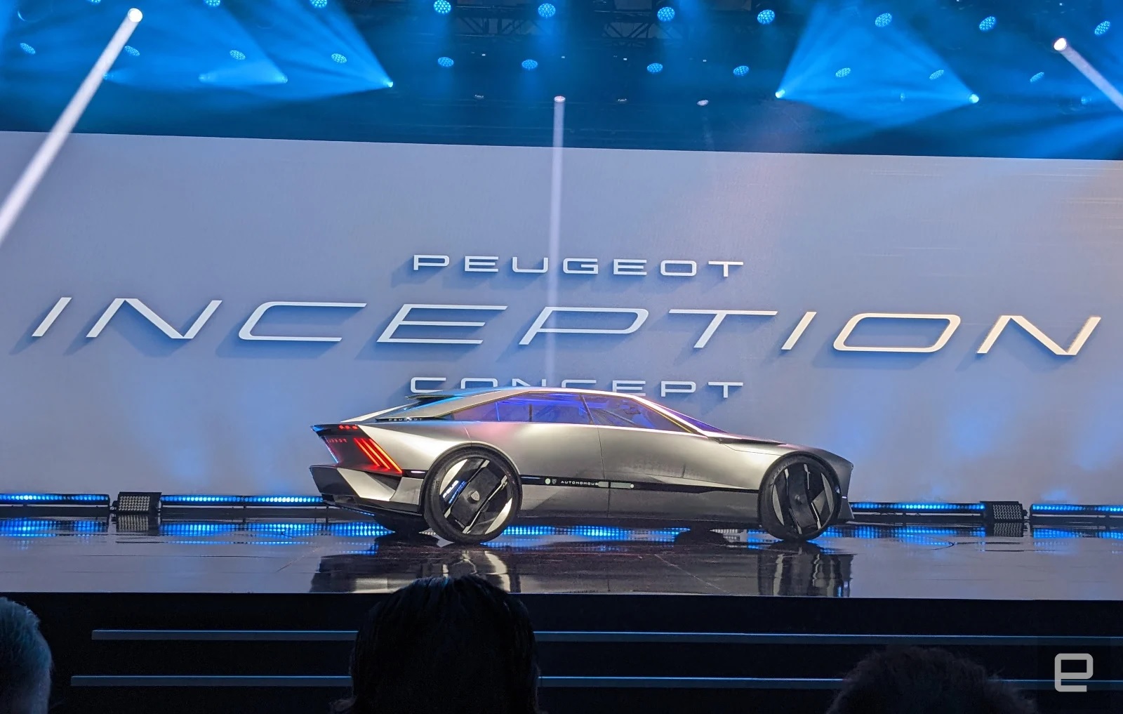 Peugeot proyecta su futuro con el auto eléctrico Inception Concept