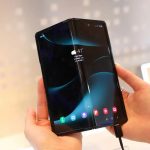 Samsung muestra un teléfono con una pantalla flexible capaz de girar hasta 360 grados