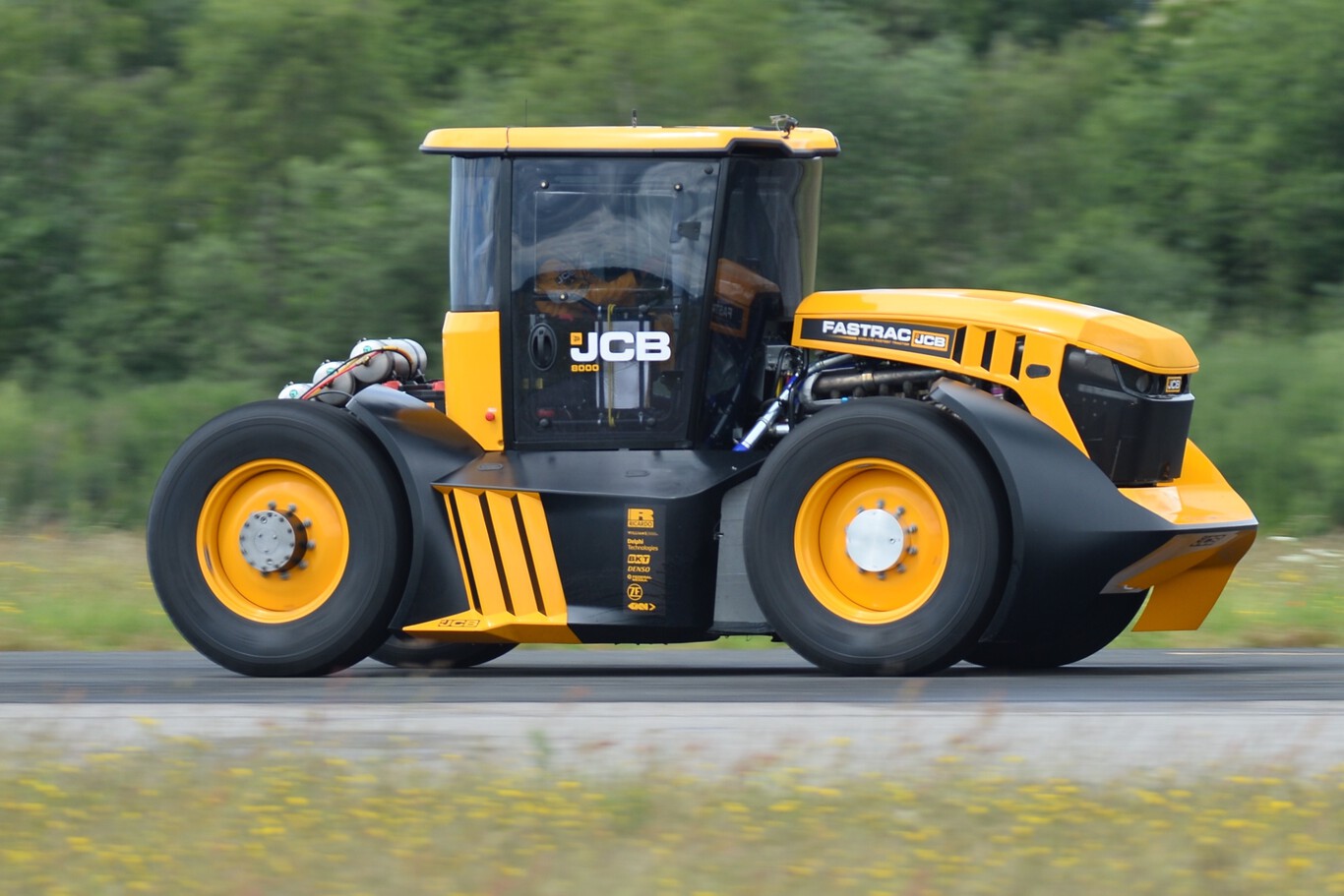 Récord para el tractor más rápido del mundo: 217 km/h
