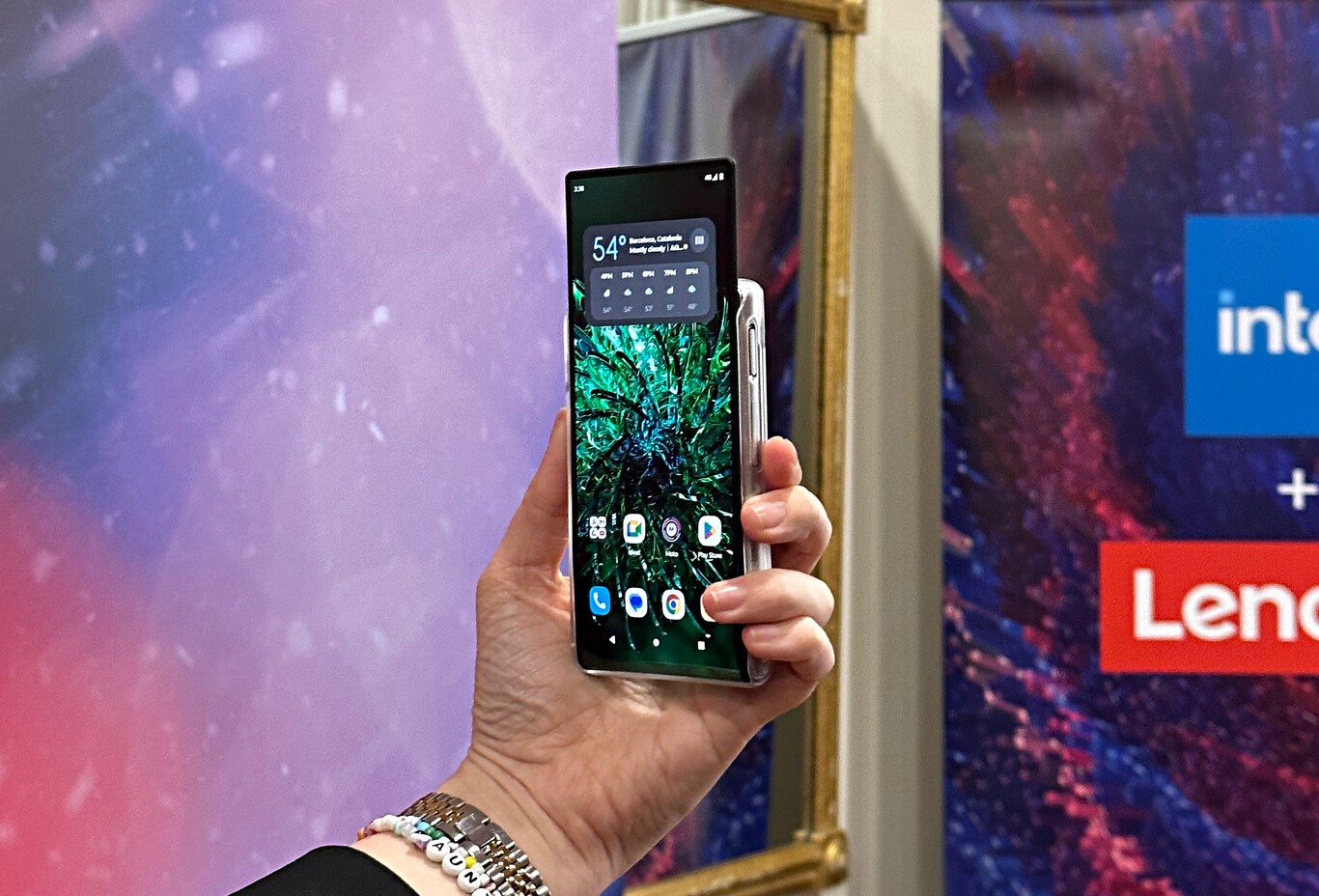 Motorola ha mostrado su prototipo de teléfono enrollable