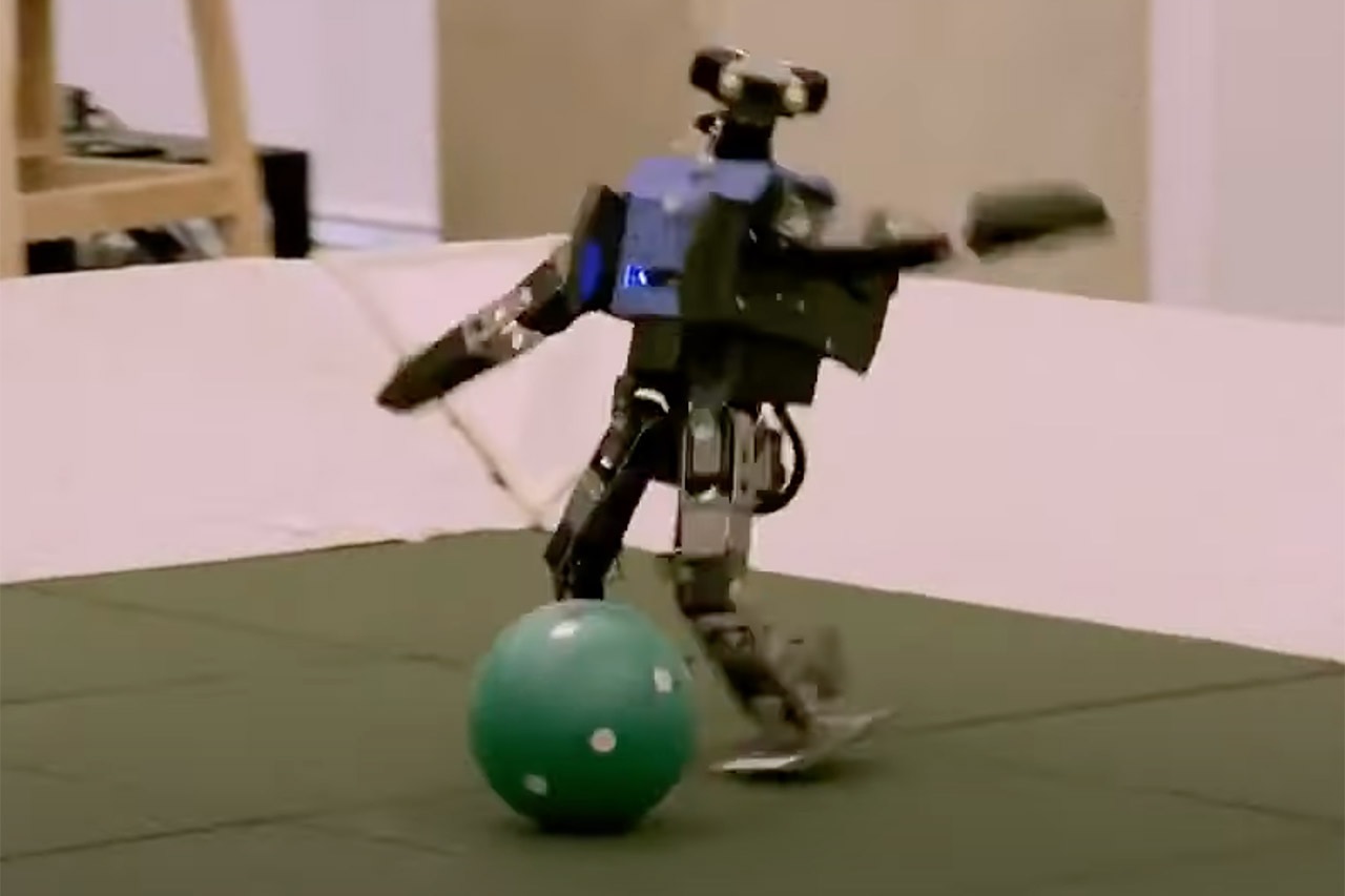 Robots utilizan inteligencia artificial para enseñarse a sí mismos cómo jugar al fútbol
