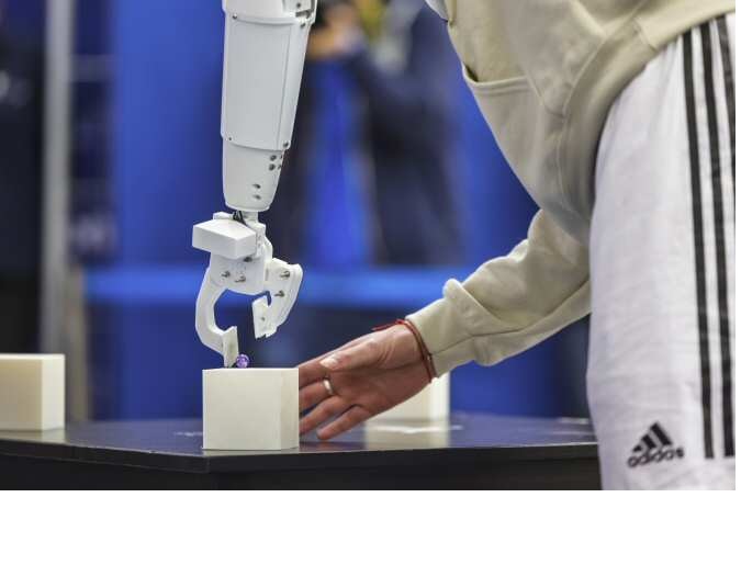 Crean brazo robótico protésico personalizable y de bajo costo