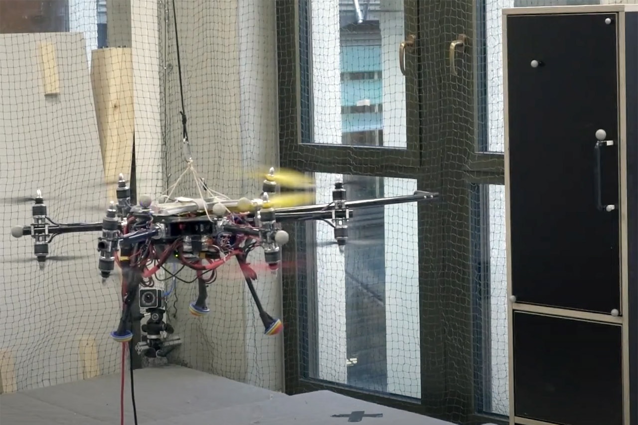 Utilizan exitosamente un dron para abrir puertas