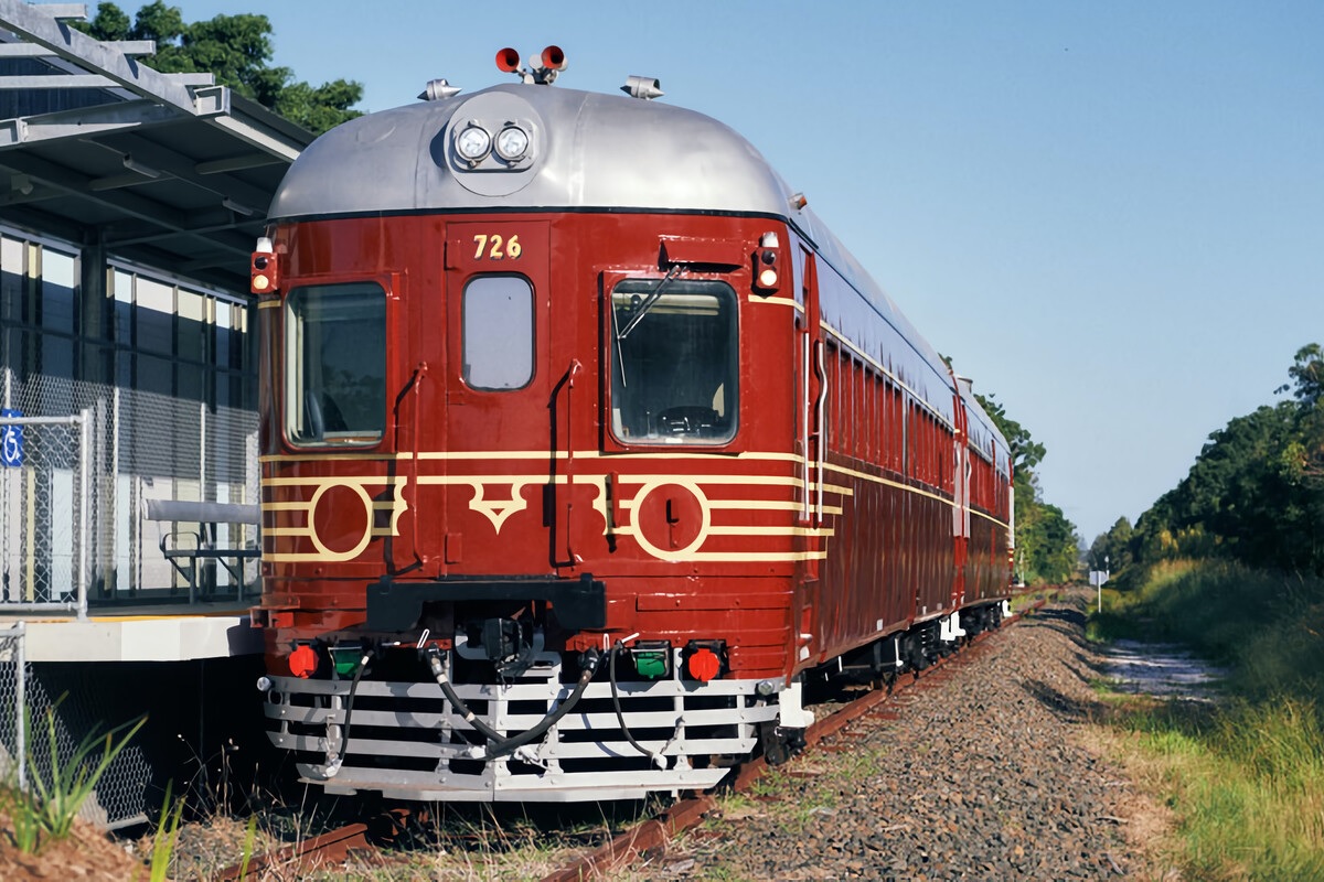 Convierten vieja locomotora de 1949 en el primer tren solar del mundo