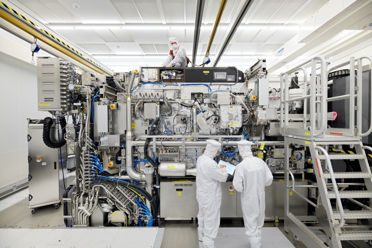 Intel trabaja con la máquina de litografía más avanzada que existe para los futuros chips de 1nm
