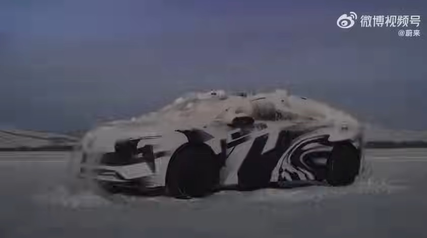 Fabrican automóvil que puede sacudirse la nieve como un perro
