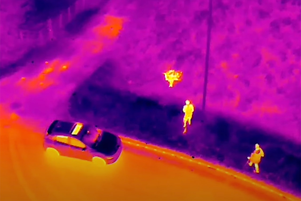 Detective de mascotas utiliza dron con imágenes térmicas para localizar perros perdidos