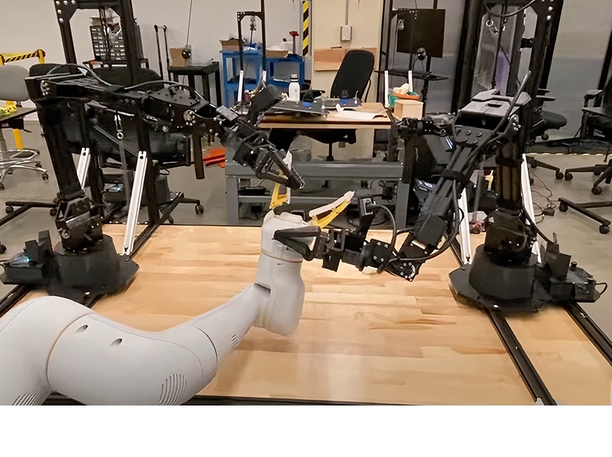 Brazos robóticos con IA reparan otros robots de forma autónoma