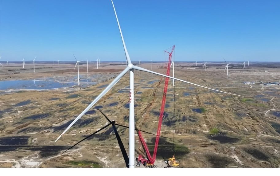 Conectan el aerogenerador más grande del mundo: entre sus aspas caben tres campos de fútbol